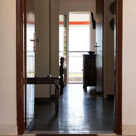 Renas House *